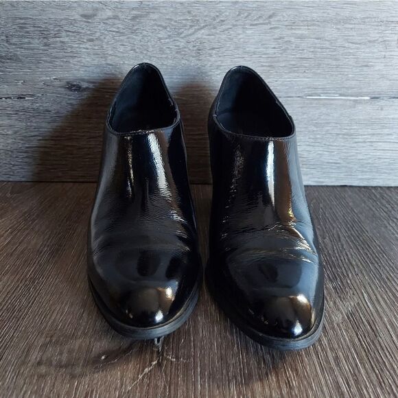 Intentionally Blank Nadia Patent Leather Block Heel Bootie in Black Size 8 - Picture 2 of 10